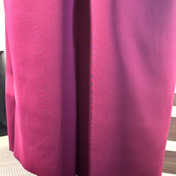 🎄🎄Elegant Burgundy Ruffle Dress - Picture 5 of 9